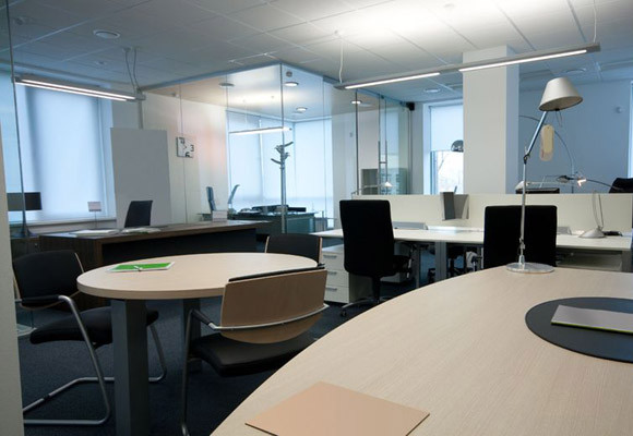 Glass Walls and Partitions - Three Attractive Design Benefits